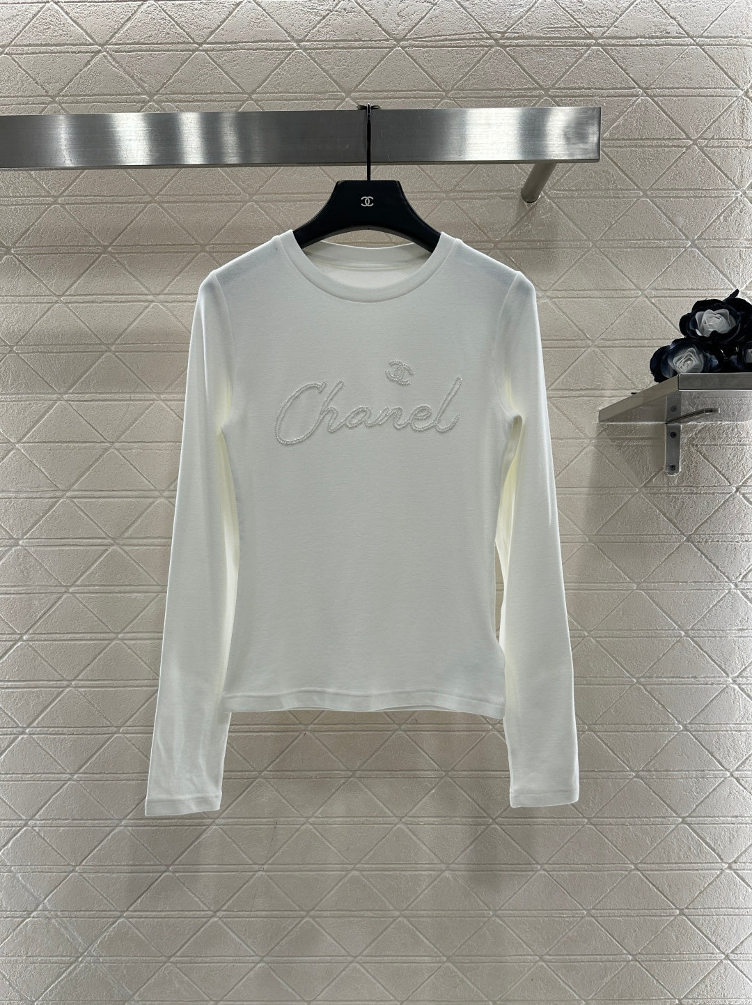 Suede round neck nail bead long sleeved shirt