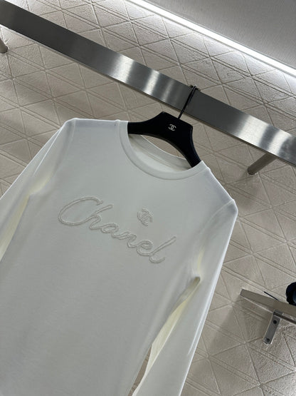 Suede round neck nail bead long sleeved shirt