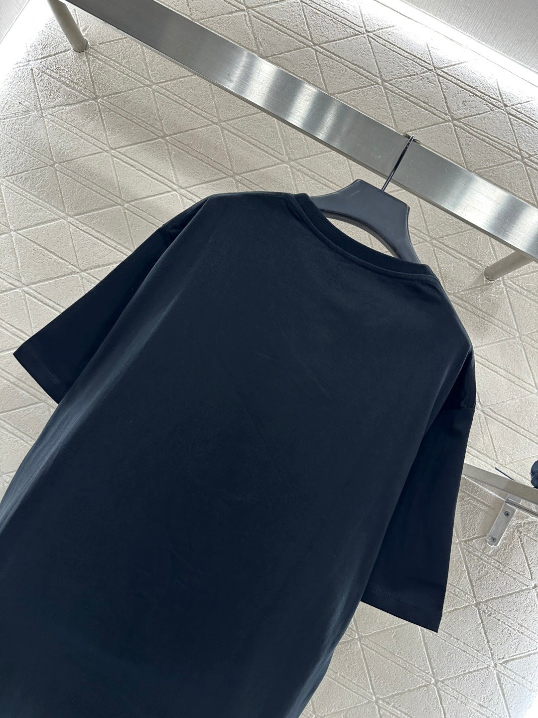 Round neck embroidered cat 𝑇𝑒𝑒