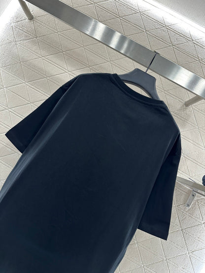 Round neck embroidered cat 𝑇𝑒𝑒