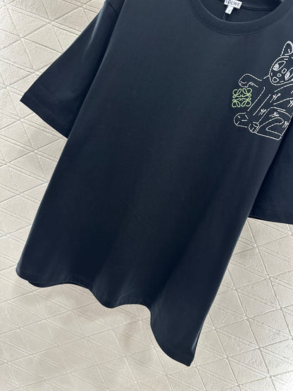 Round neck embroidered cat 𝑇𝑒𝑒