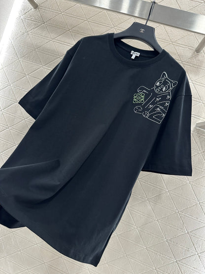 Round neck embroidered cat 𝑇𝑒𝑒
