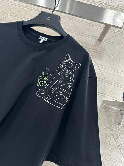 Round neck embroidered cat 𝑇𝑒𝑒