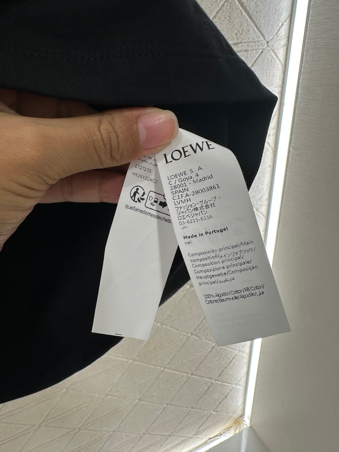 Round neck embroidered cat 𝑇𝑒𝑒