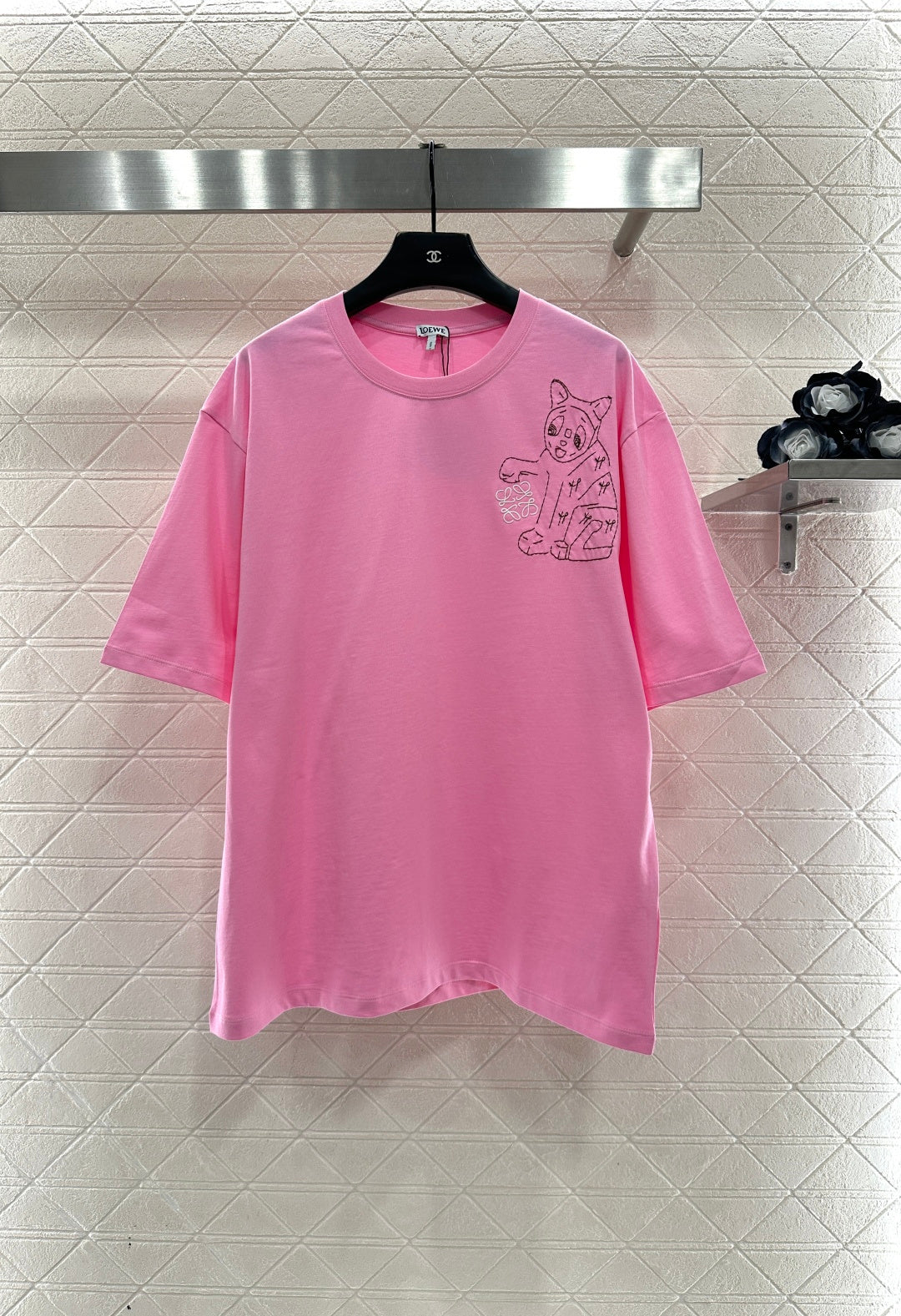 Round neck embroidered cat 𝑇𝑒𝑒