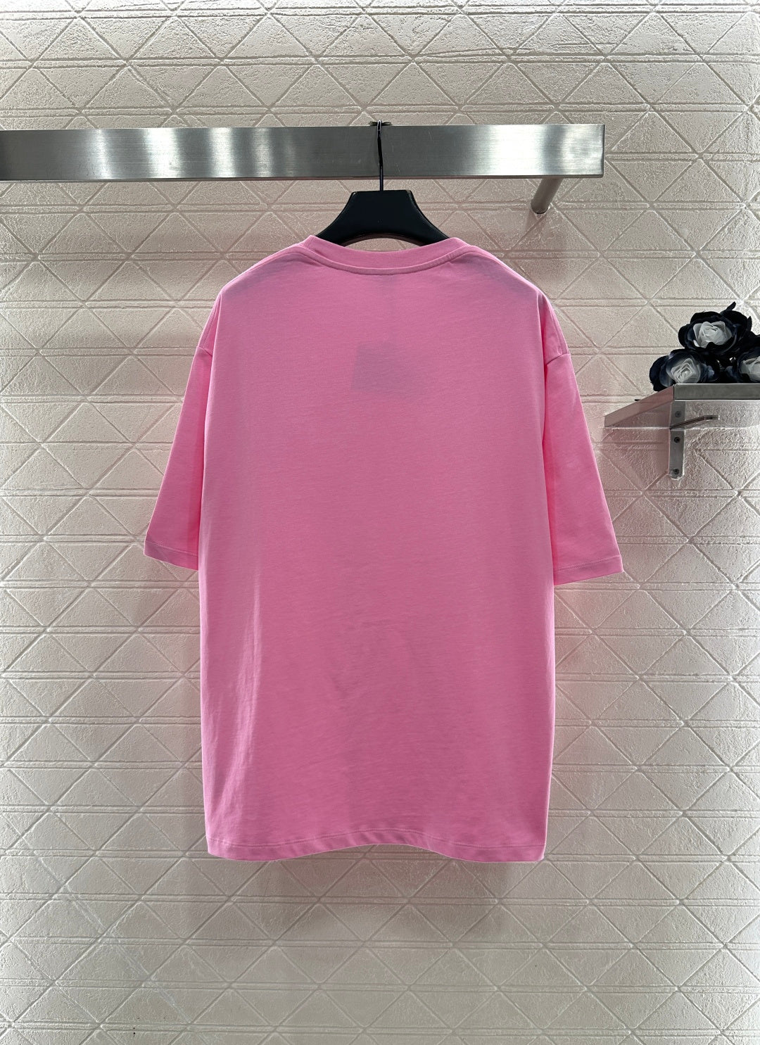 Round neck embroidered cat 𝑇𝑒𝑒