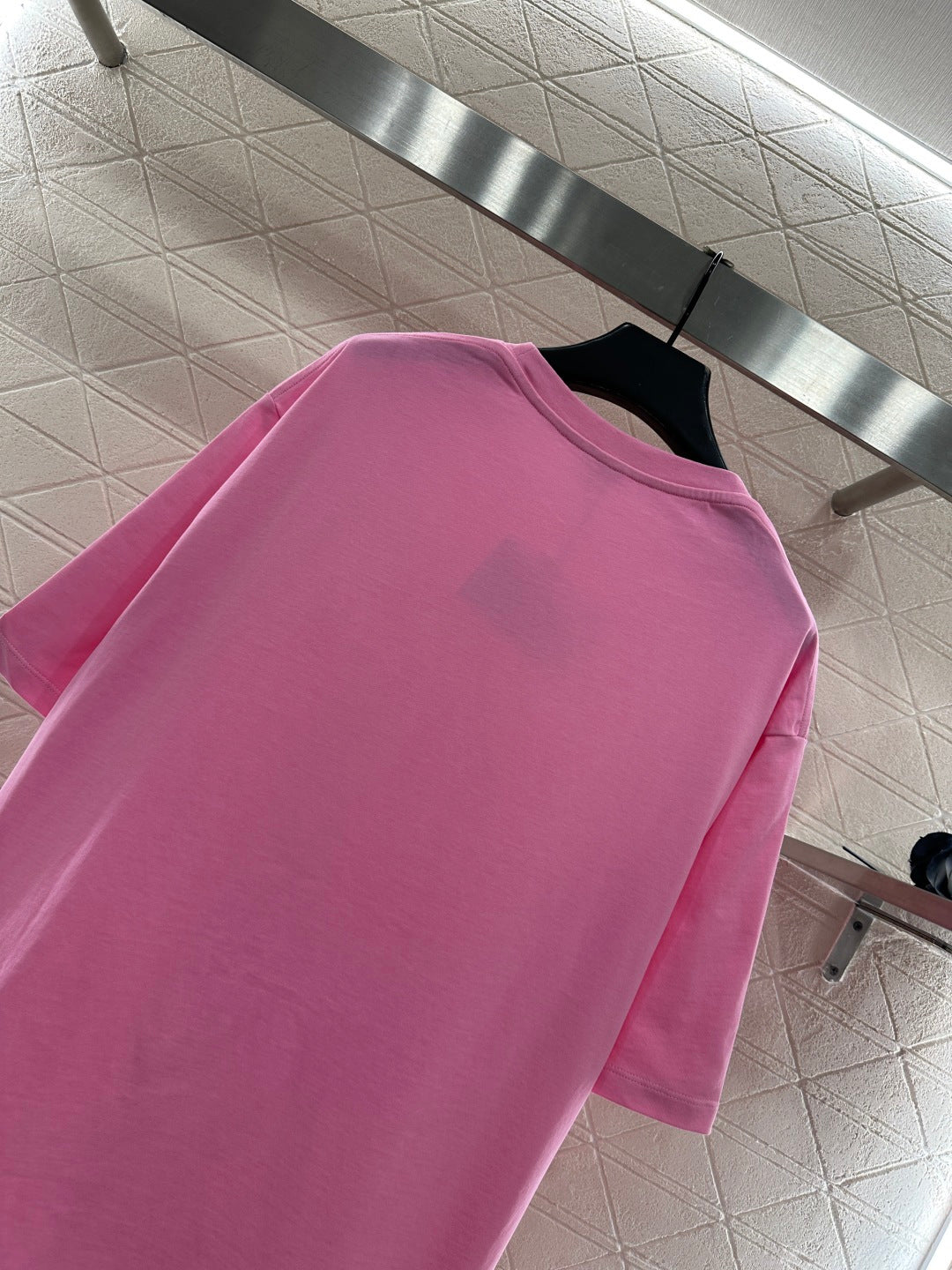 Round neck embroidered cat 𝑇𝑒𝑒