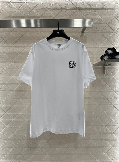 Round neck embroidered cat 𝑇𝑒𝑒