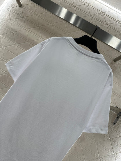 Round neck embroidered cat 𝑇𝑒𝑒