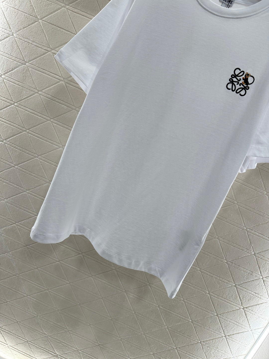 Round neck embroidered cat 𝑇𝑒𝑒