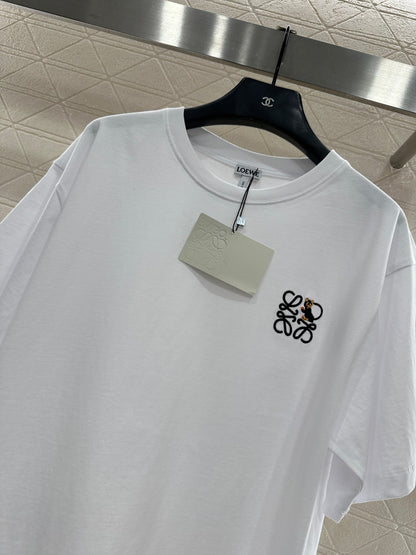 Round neck embroidered cat 𝑇𝑒𝑒