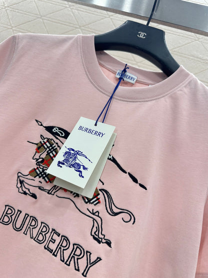 Embroidered warhorse 𝑇𝑒𝑒