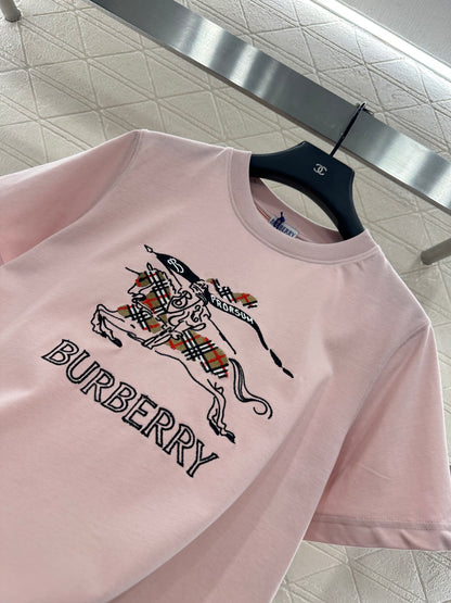 Embroidered warhorse 𝑇𝑒𝑒