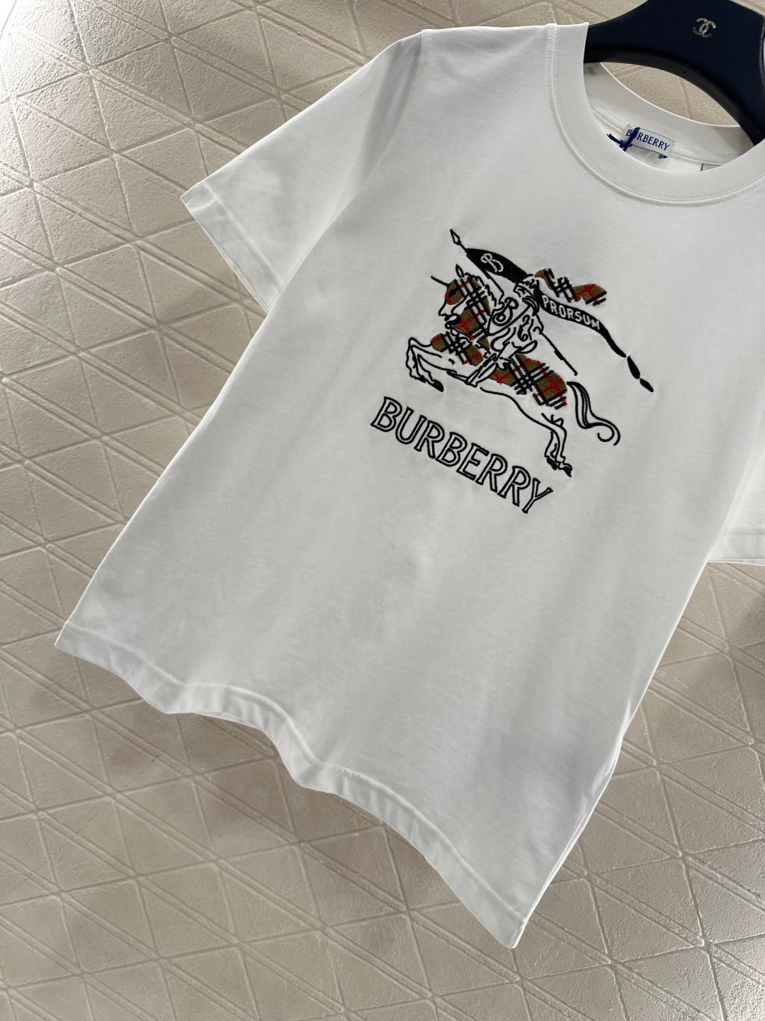 Embroidered warhorse 𝑇𝑒𝑒