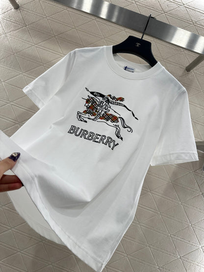 Embroidered warhorse 𝑇𝑒𝑒