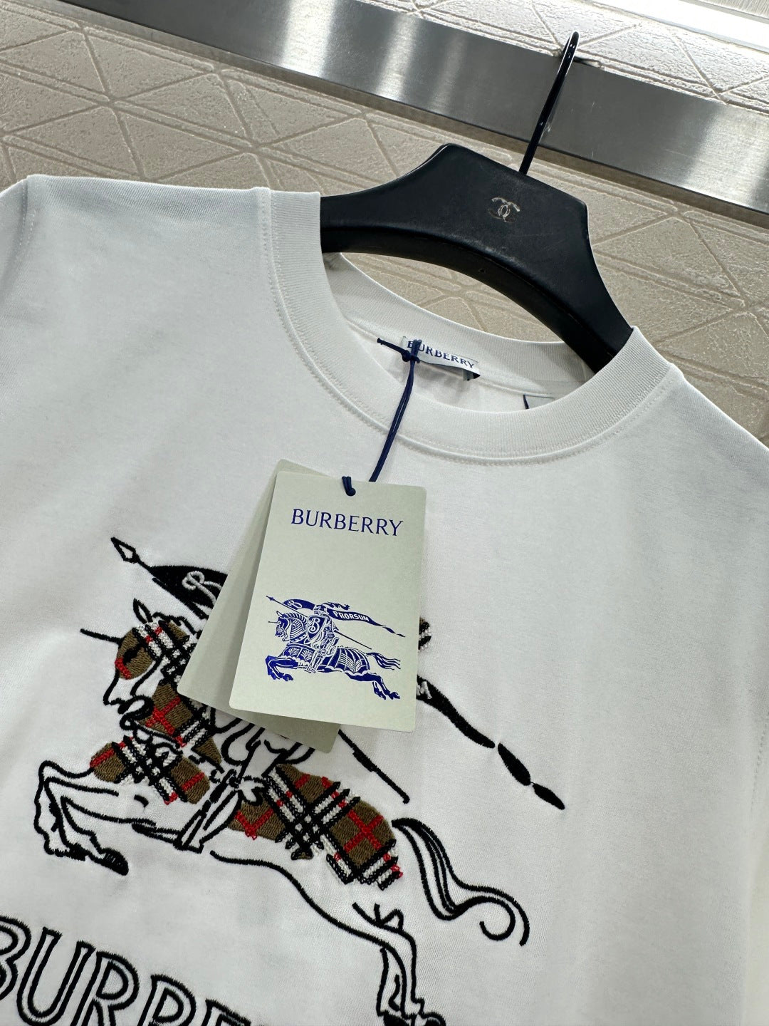 Embroidered warhorse 𝑇𝑒𝑒