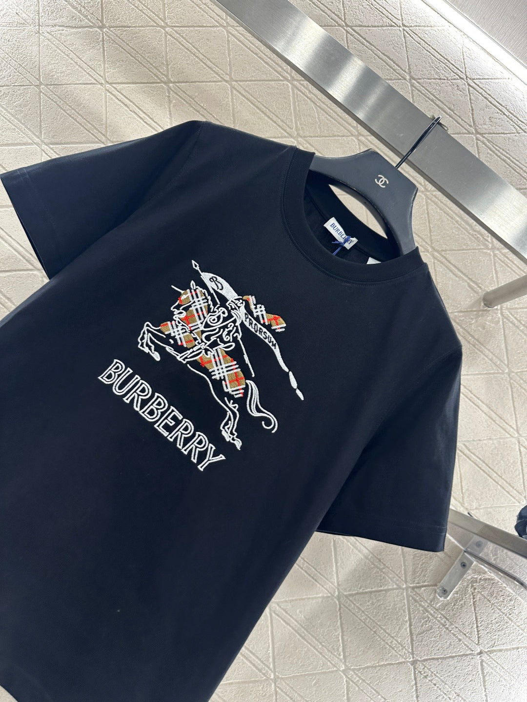 Embroidered warhorse 𝑇𝑒𝑒