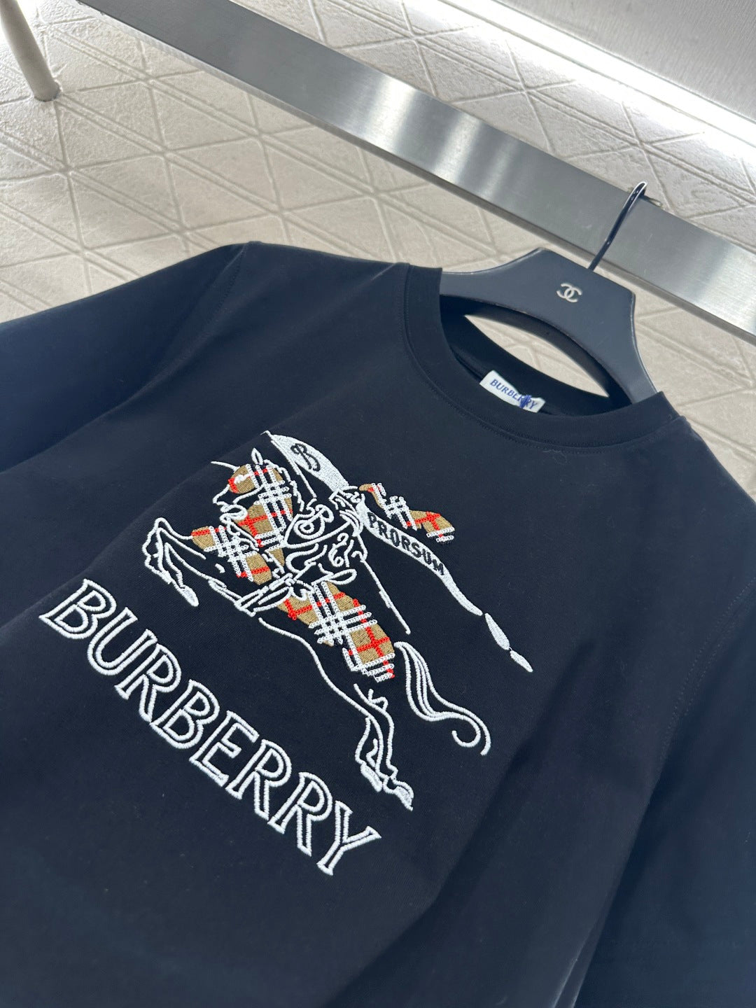 Embroidered warhorse 𝑇𝑒𝑒