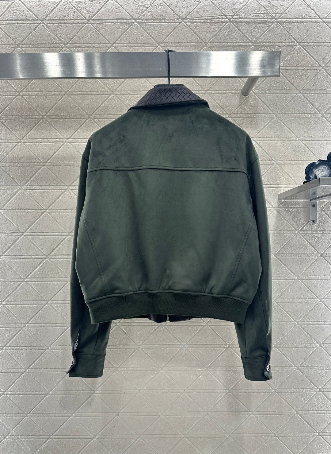 Collar jacket with patchwork leather