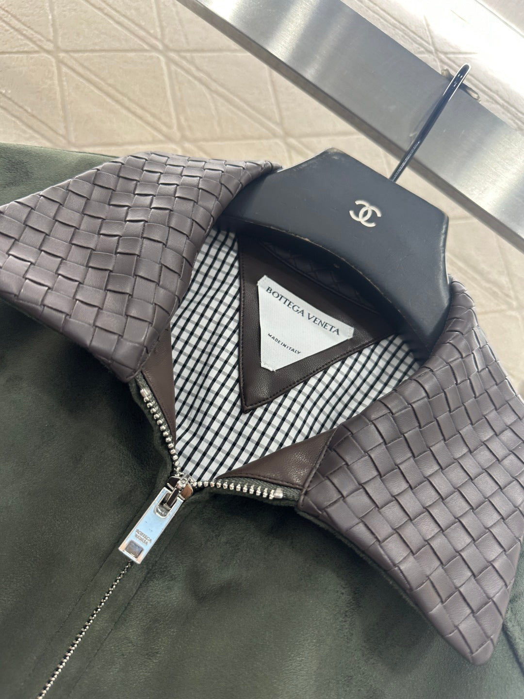 Collar jacket with patchwork leather