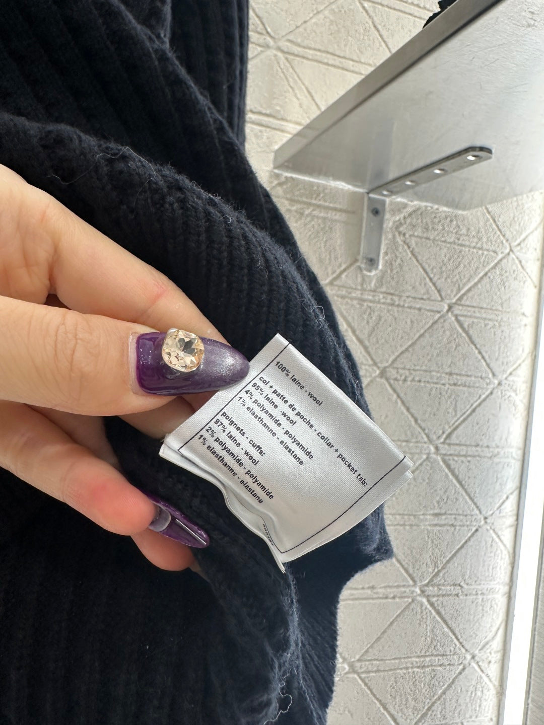 Pullover black and white sweater