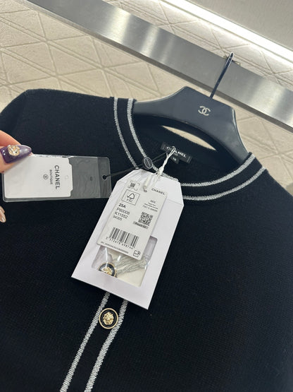 Striped border cardigan