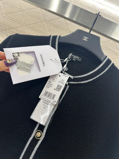 Striped edge wrapped short sleeved shirt