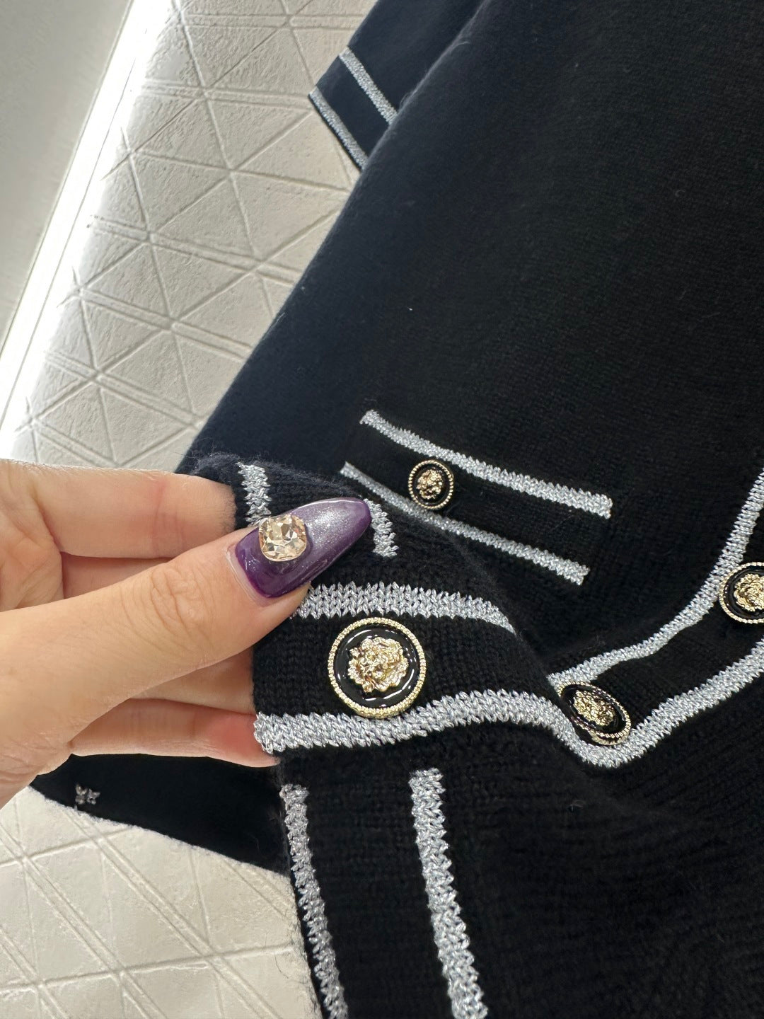 Striped edge wrapped short sleeved shirt