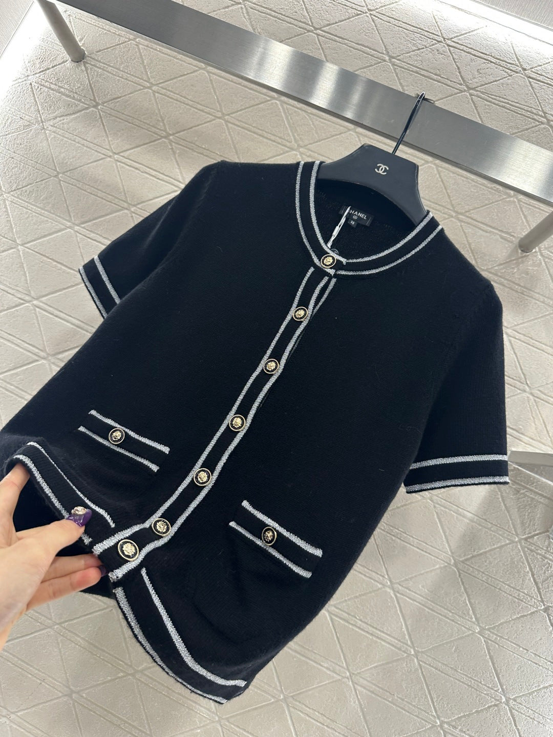 Striped edge wrapped short sleeved shirt