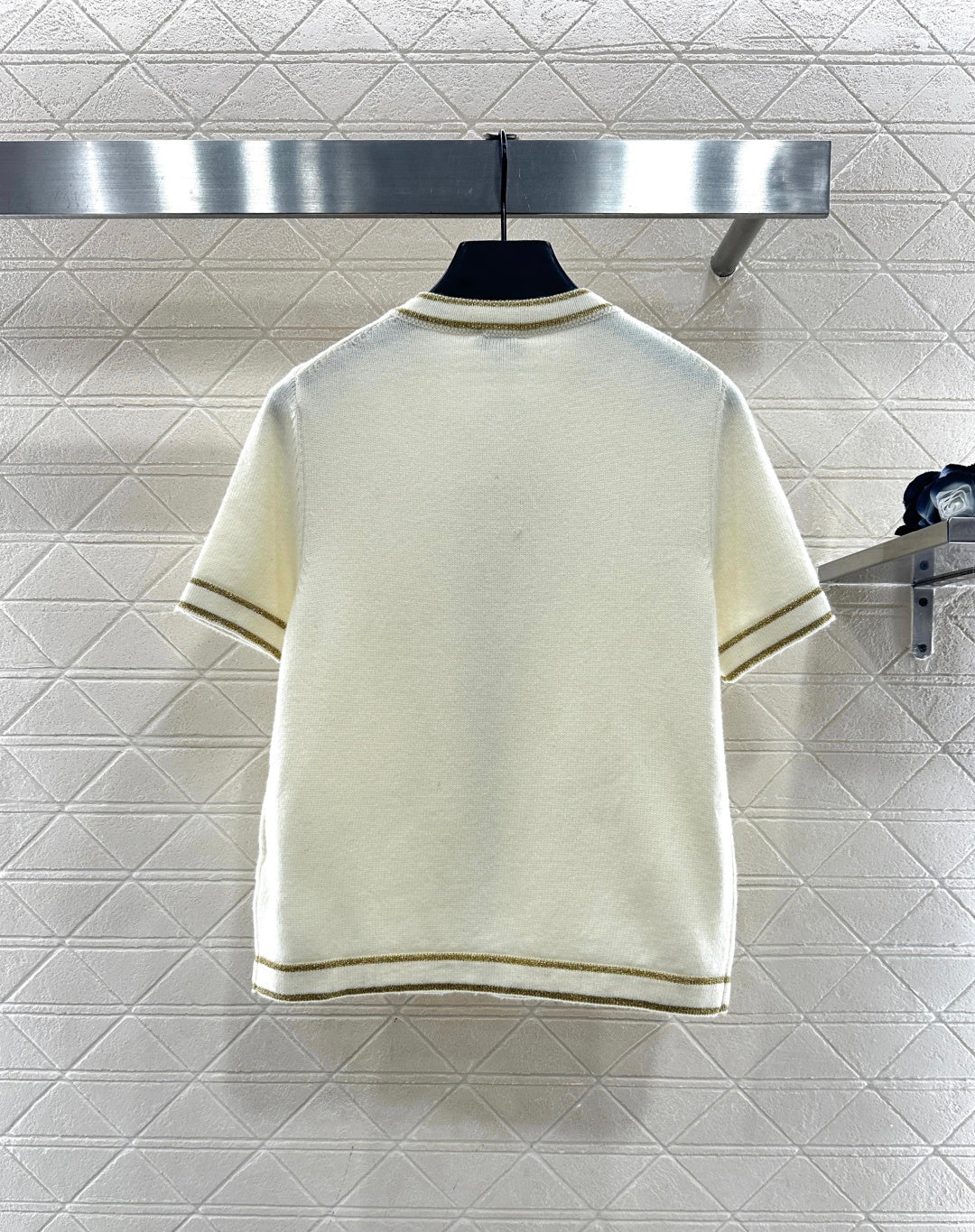 Striped edge wrapped short sleeved shirt