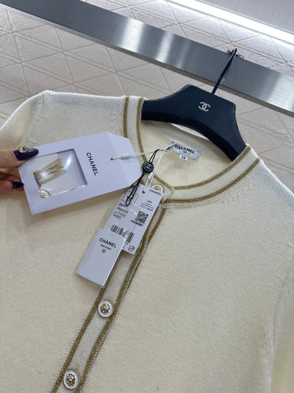 Striped edge wrapped short sleeved shirt