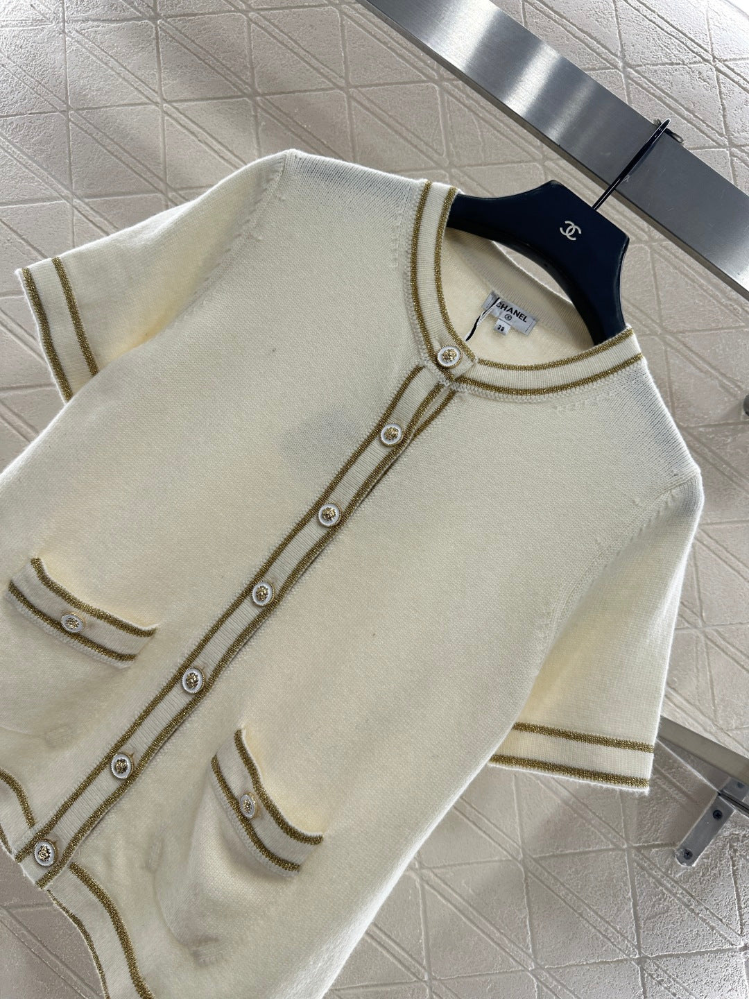 Striped edge wrapped short sleeved shirt