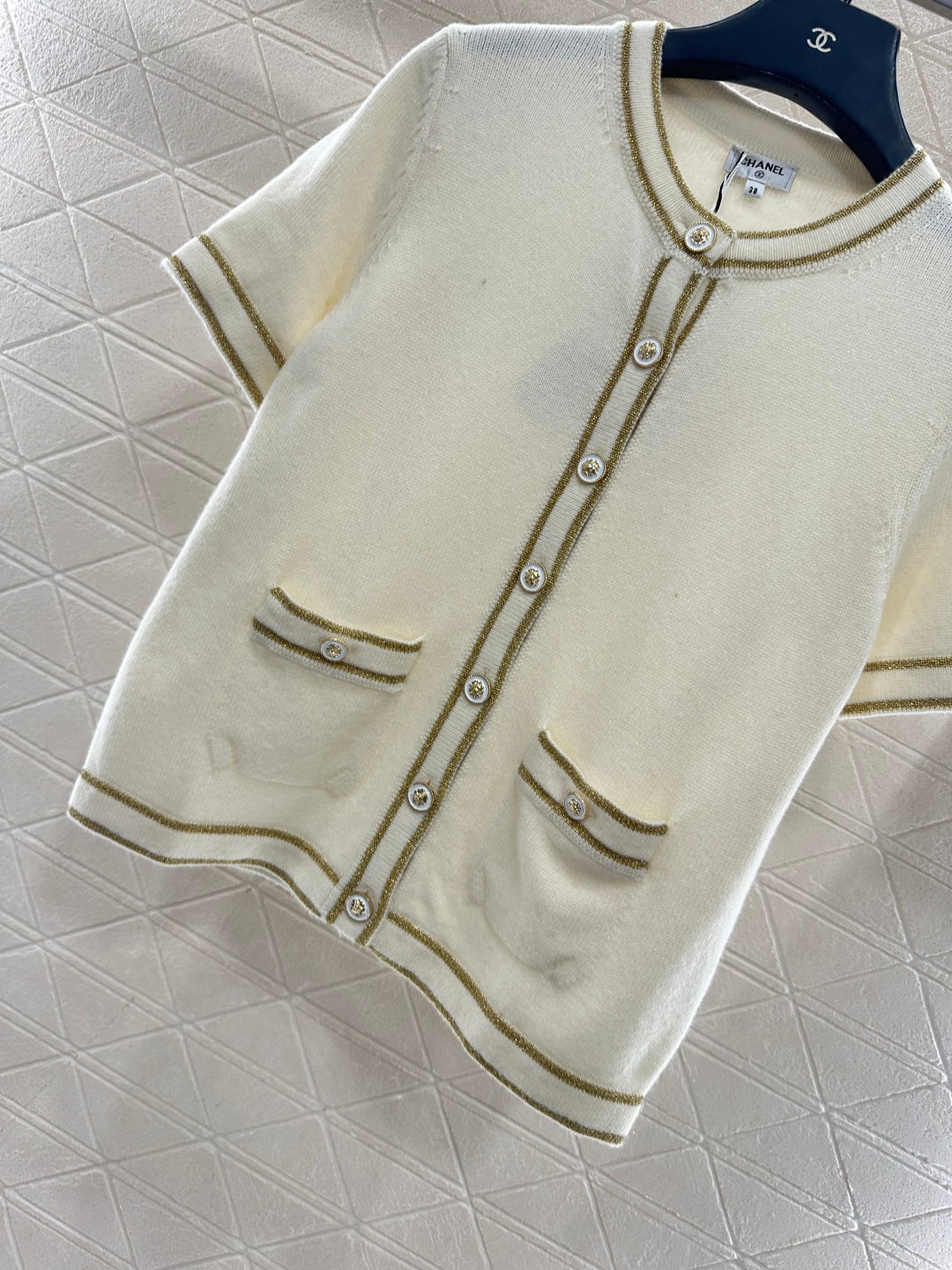 Striped edge wrapped short sleeved shirt