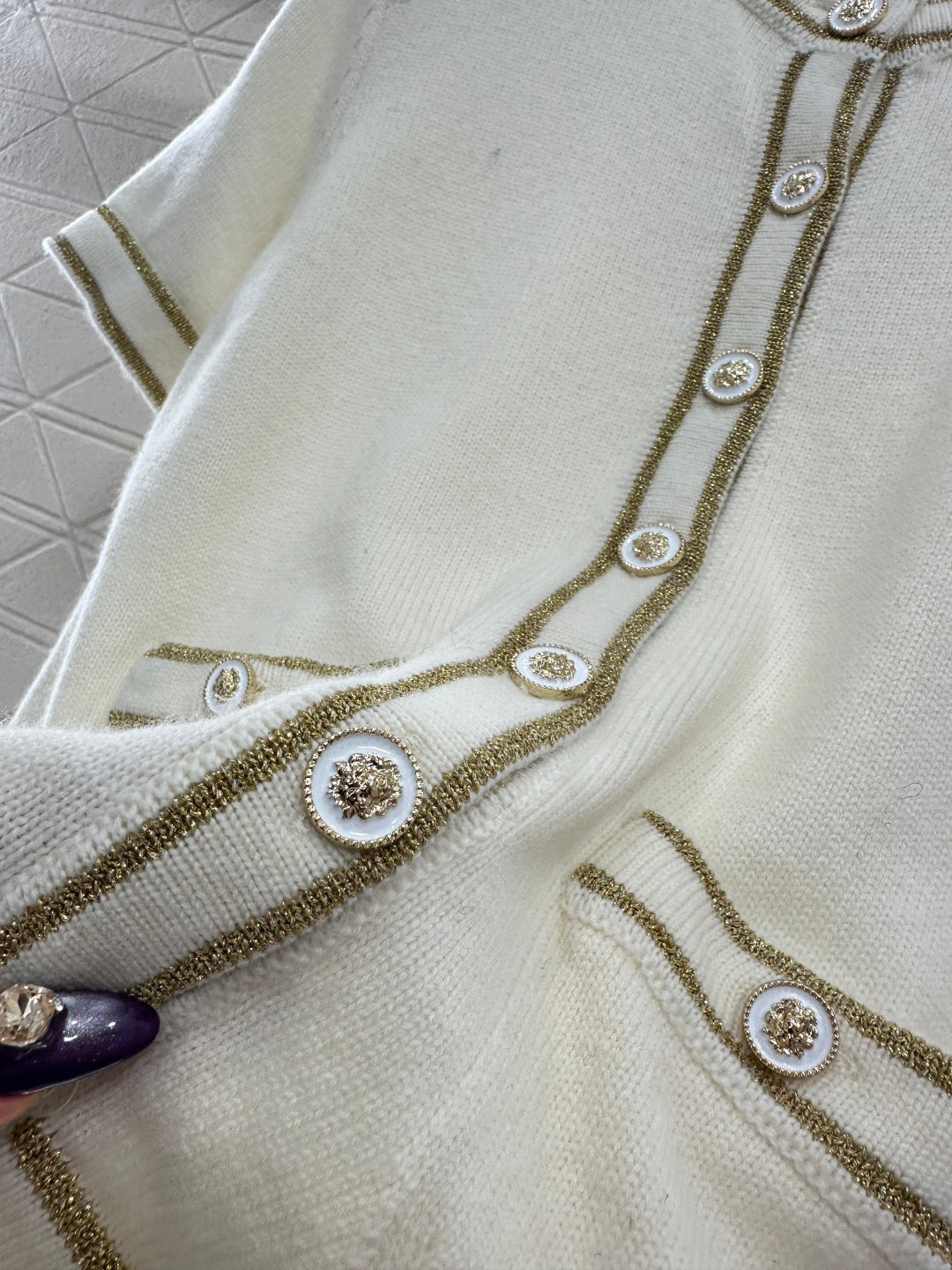 Striped edge wrapped short sleeved shirt