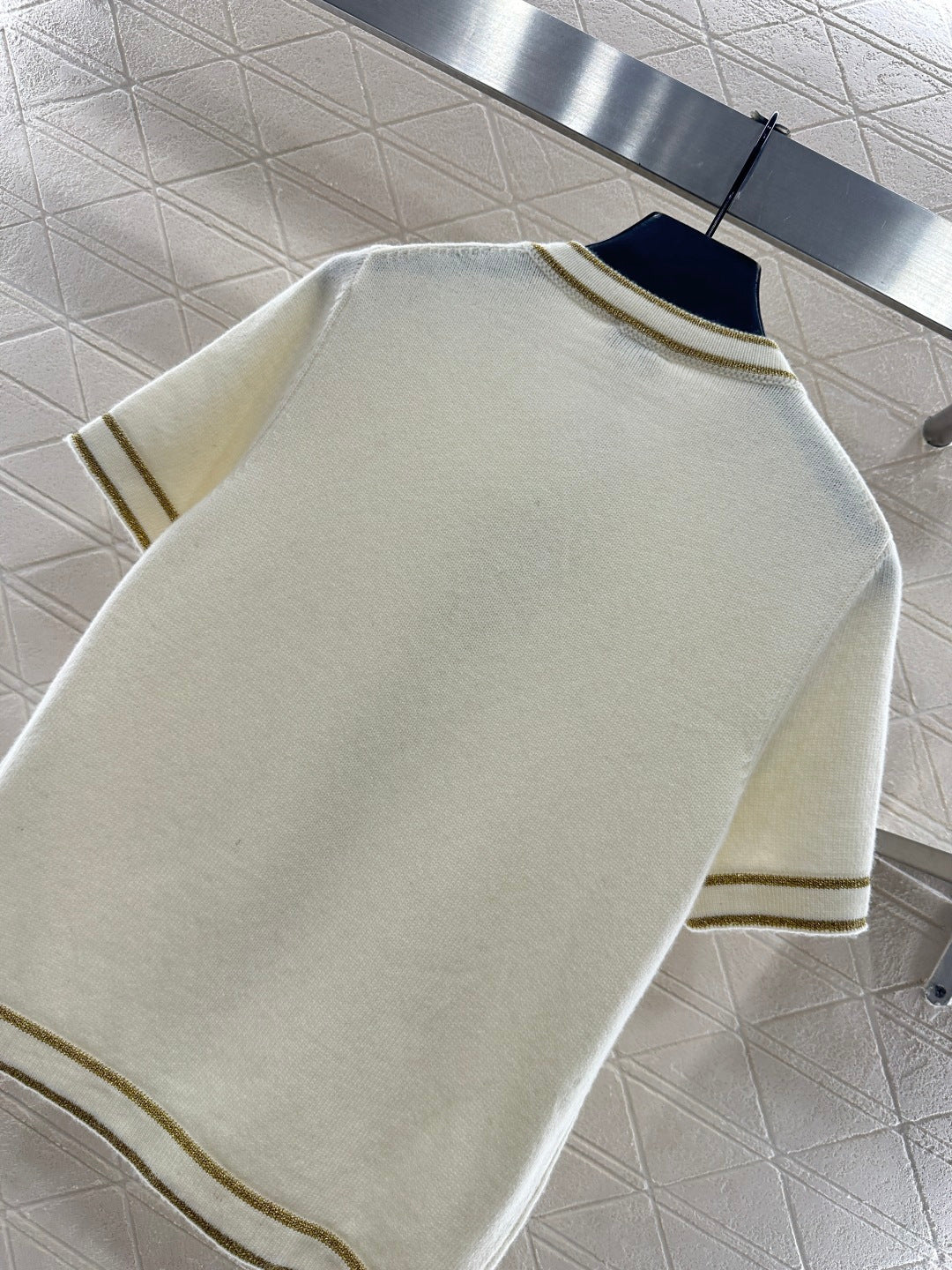 Striped edge wrapped short sleeved shirt