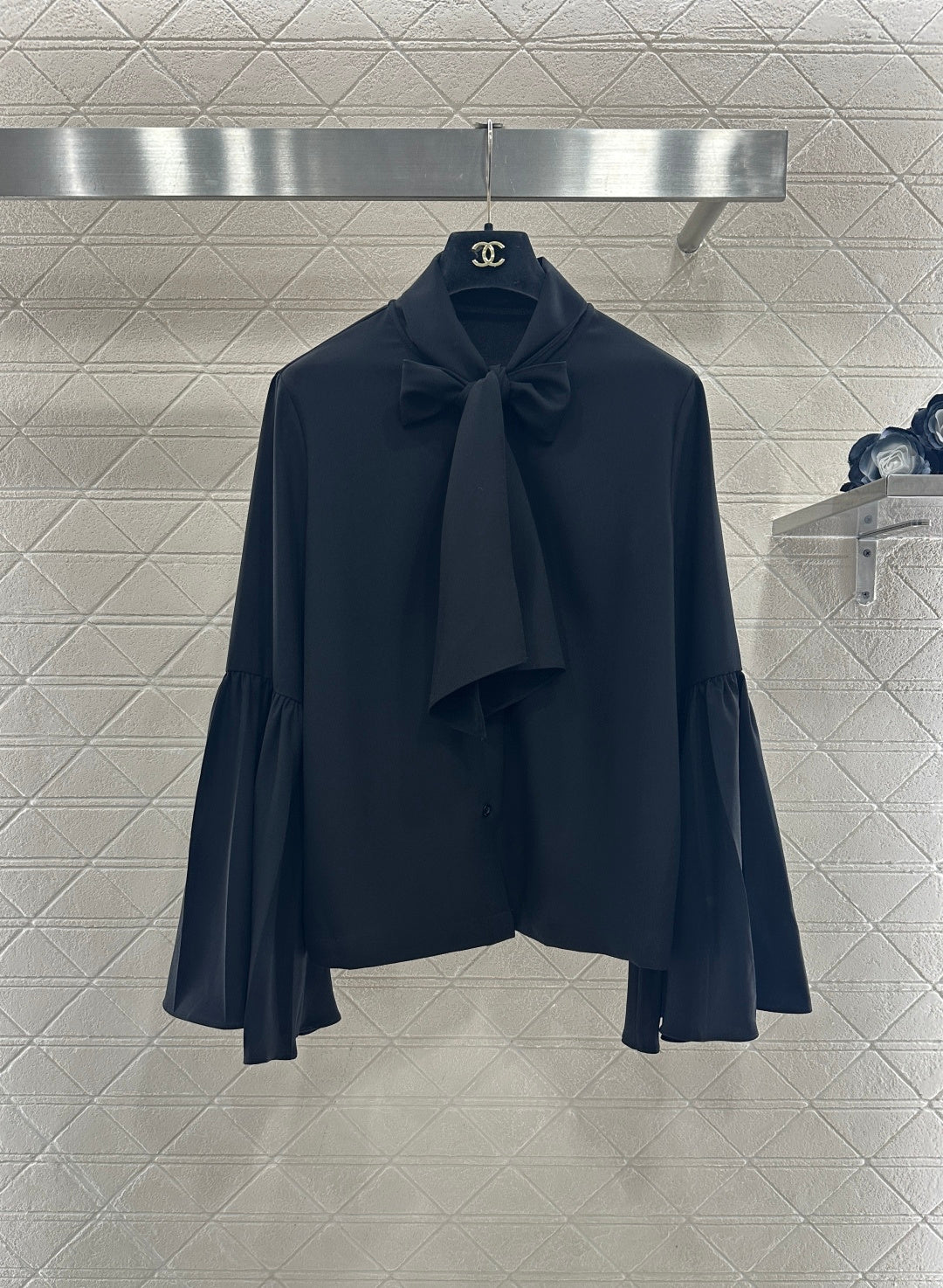 Bow ribbon wide sleeved shirt