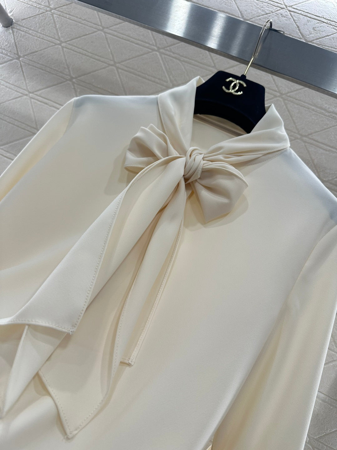 Bow ribbon wide sleeved shirt