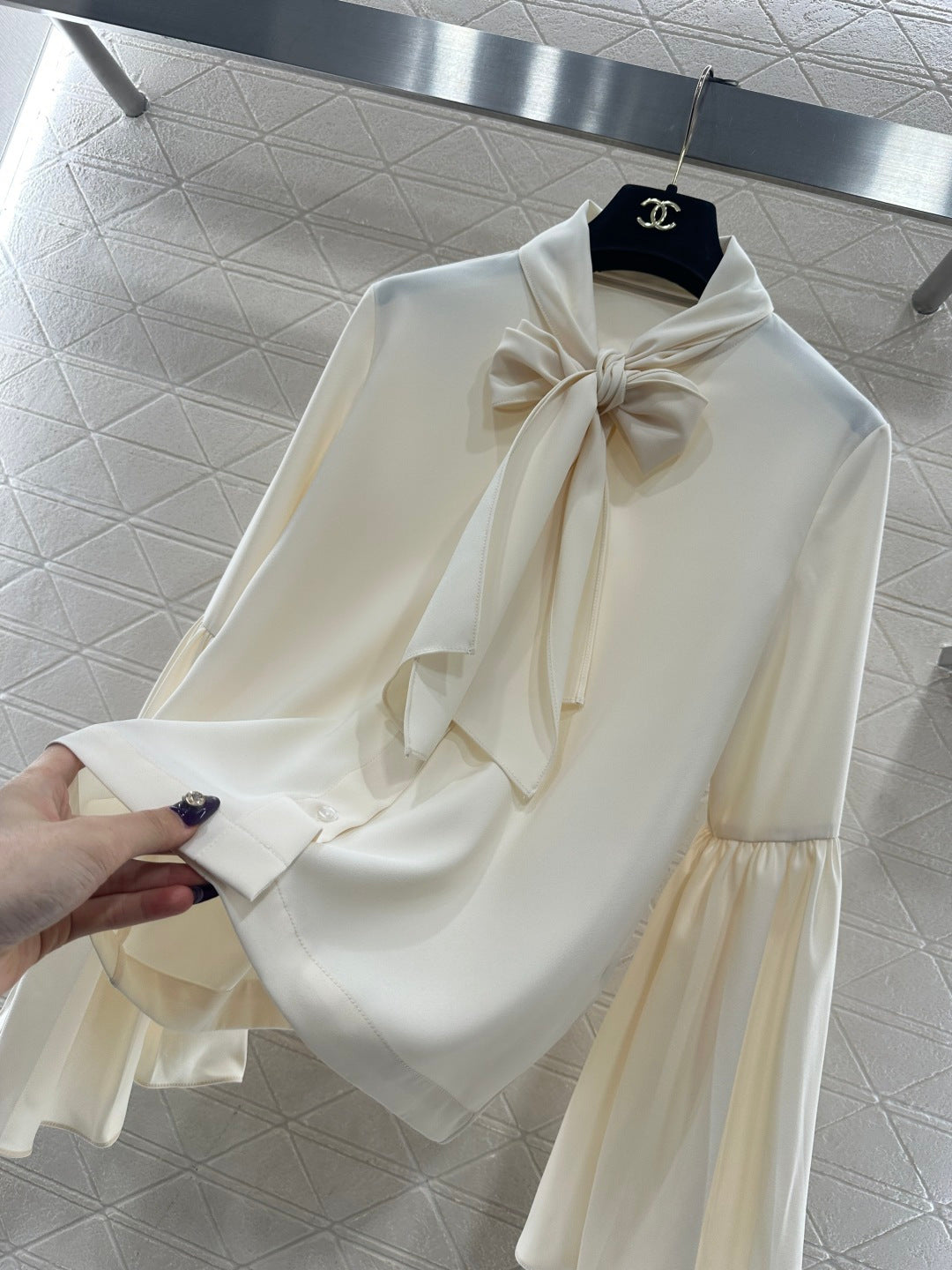 Bow ribbon wide sleeved shirt