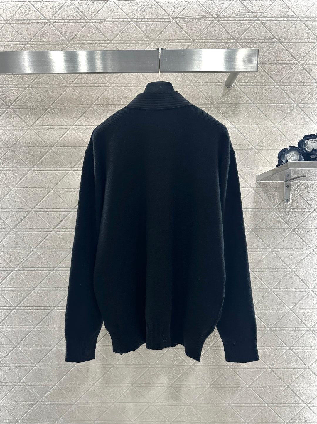 V-neck diagonal knit cardigan