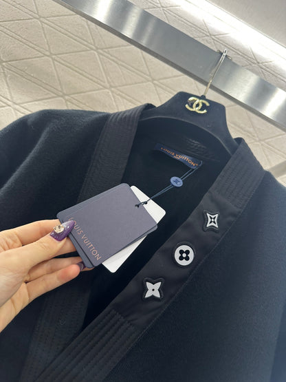 V-neck diagonal knit cardigan