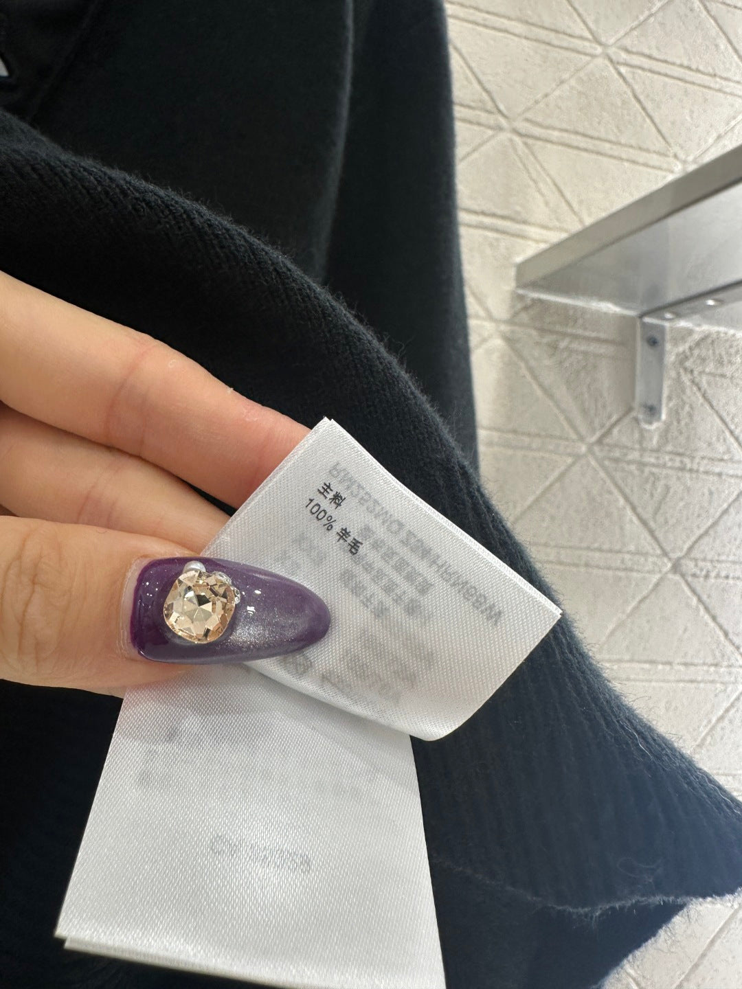 V-neck diagonal knit cardigan