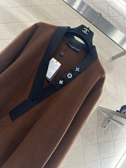 V-neck diagonal knit cardigan