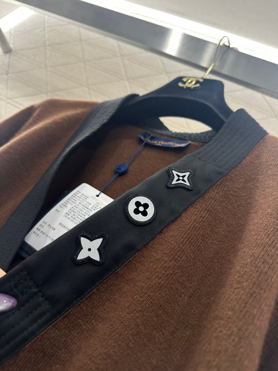 V-neck diagonal knit cardigan