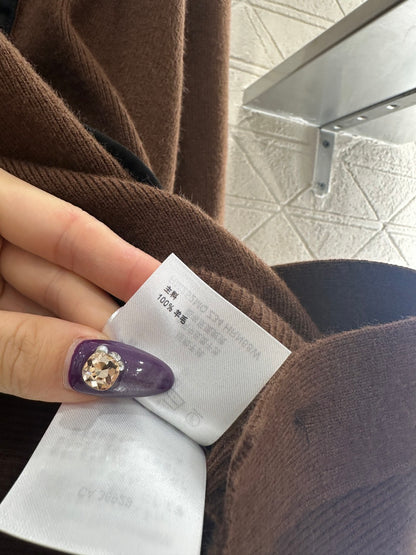 V-neck diagonal knit cardigan