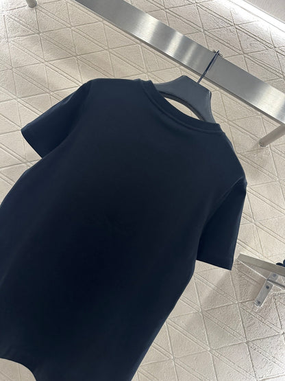 Round neck embroidered beaded logo 𝑇𝑒𝑒