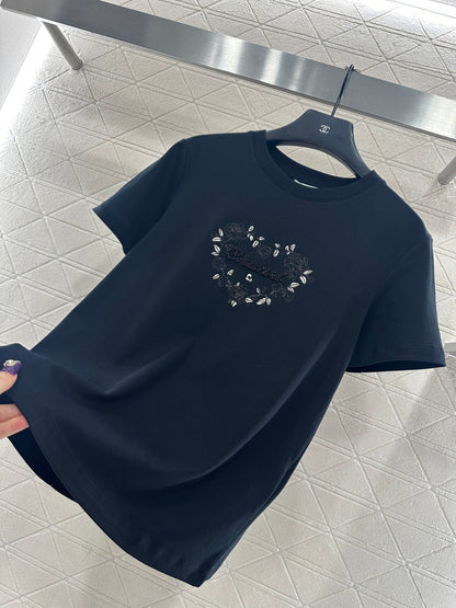 Round neck embroidered beaded logo 𝑇𝑒𝑒