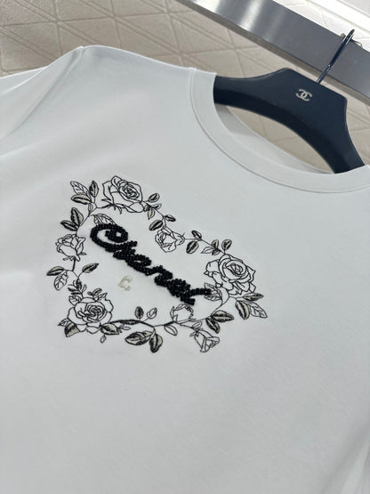 Round neck embroidered beaded logo 𝑇𝑒𝑒