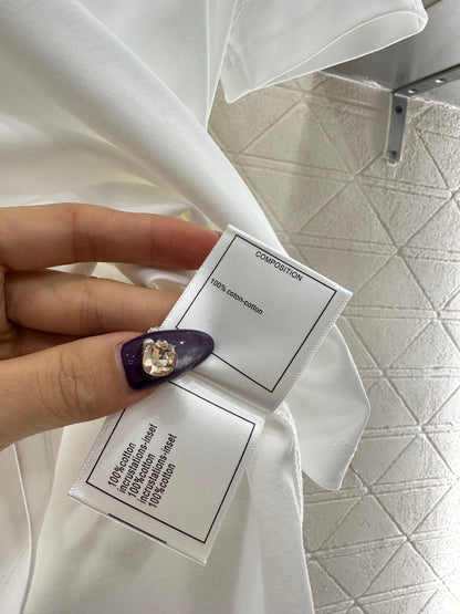 Round neck embroidered beaded logo 𝑇𝑒𝑒