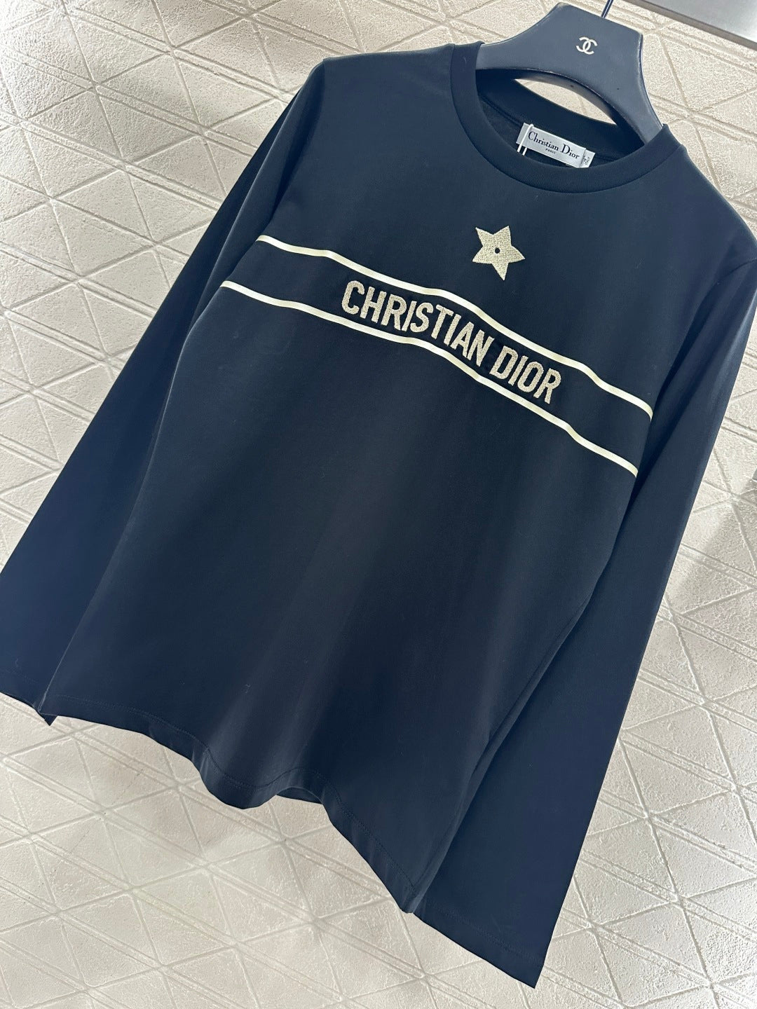 Round neck embroidered letter long sleeved shirt