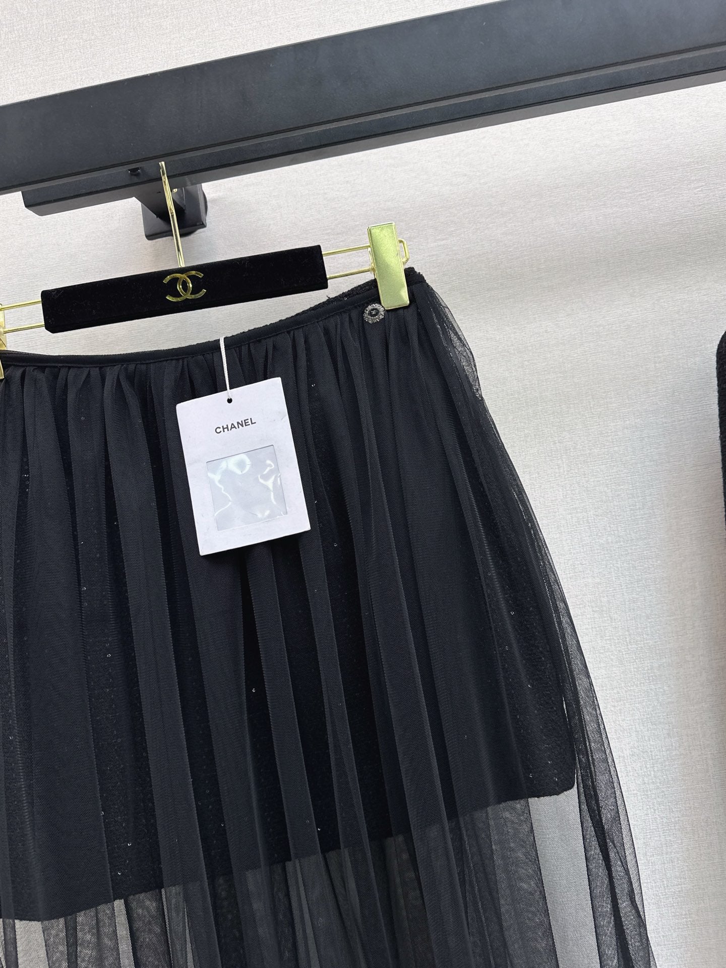 Two piece set of Xiaoxiangfeng woven half skirt and mesh long skirt